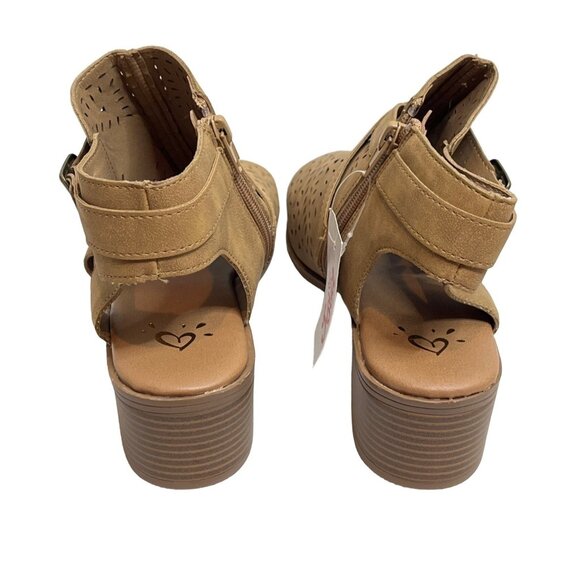 Justice Girls Tan Faux Suede Open Toe Block Heel Sandals Size 8 Kids Shoes - Picture 5 of 12